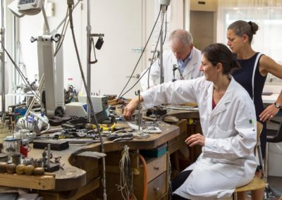 Éloise, Karine et M. Turcaud à l'atelier