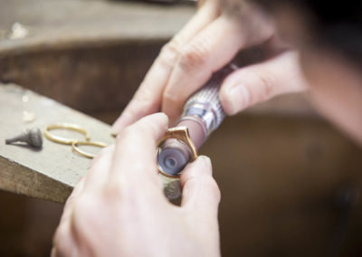 polissage de l'intérieur d'une bague